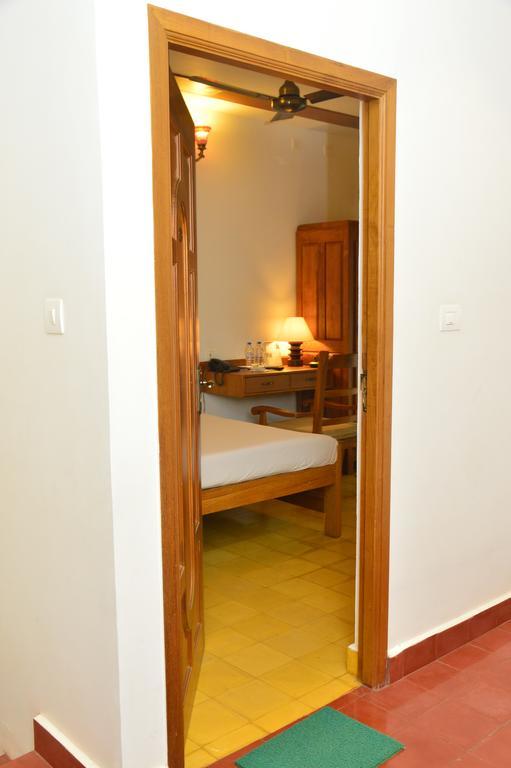 Hotel Cours Chabrol Puducherry Exterior foto