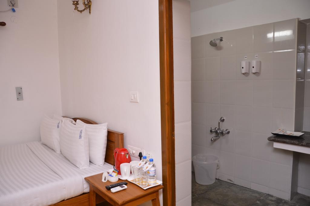 Hotel Cours Chabrol Puducherry Zimmer foto