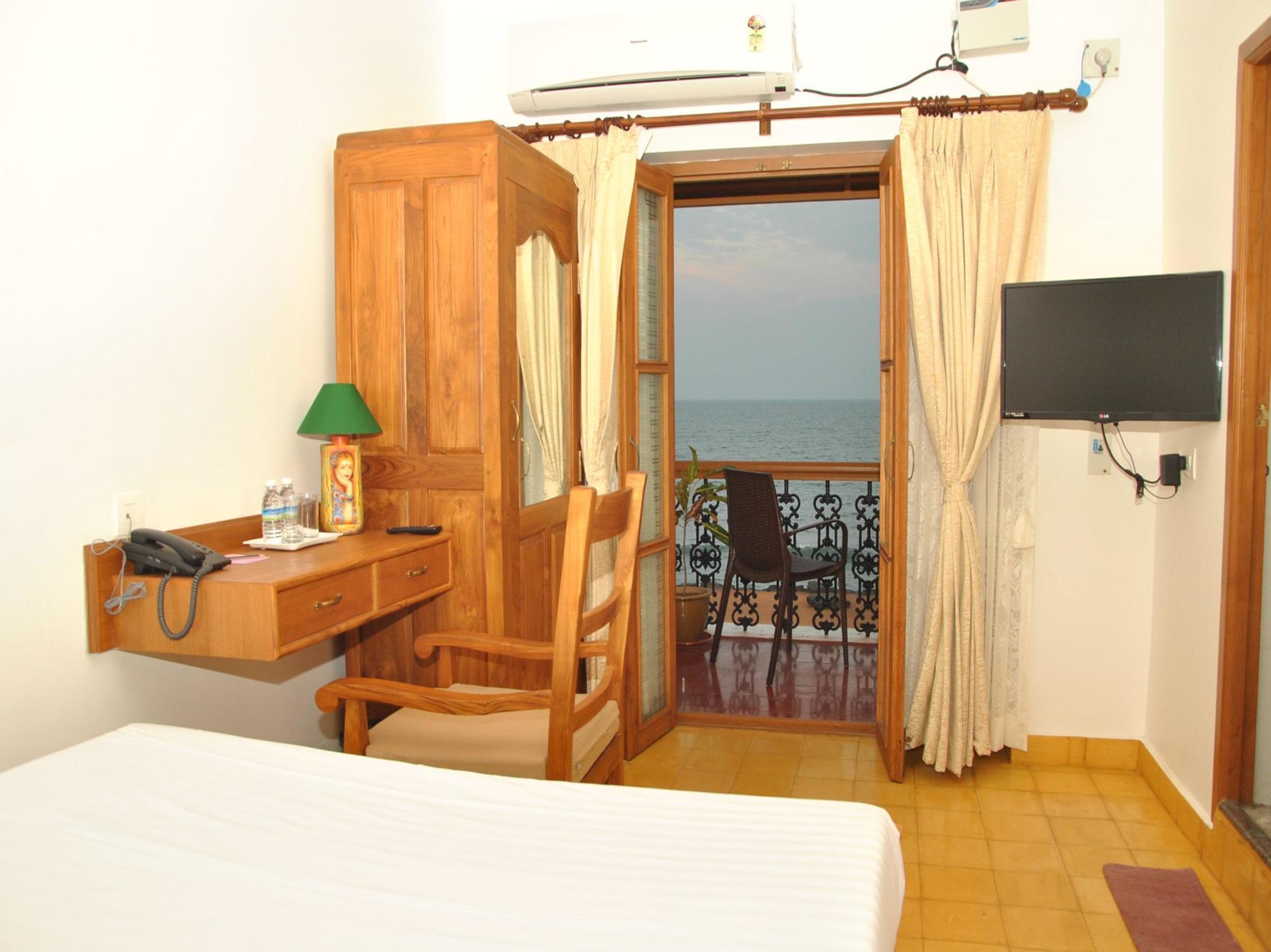 Hotel Cours Chabrol Puducherry Exterior foto